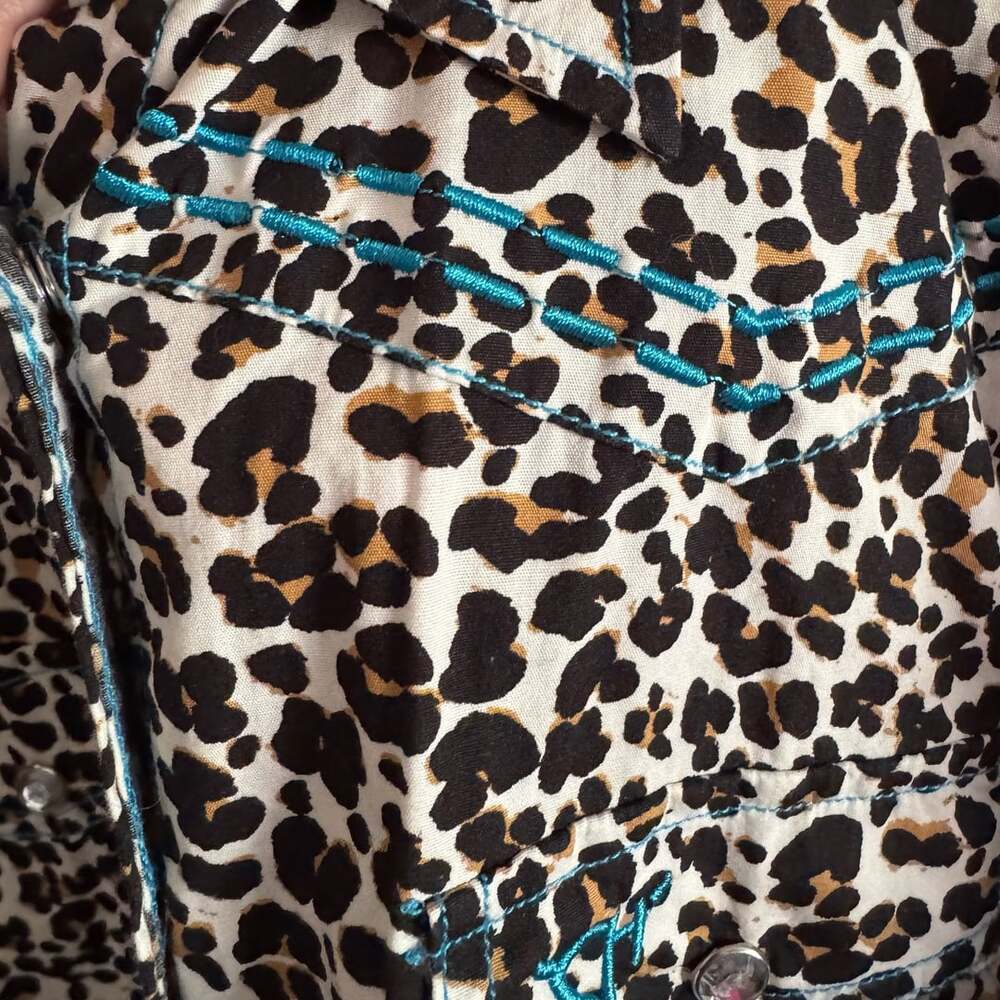 Cowgirl Hardware Leopard Print Western Button-Up Shirt with Teal Embroidery Med - Picture 11 of 12